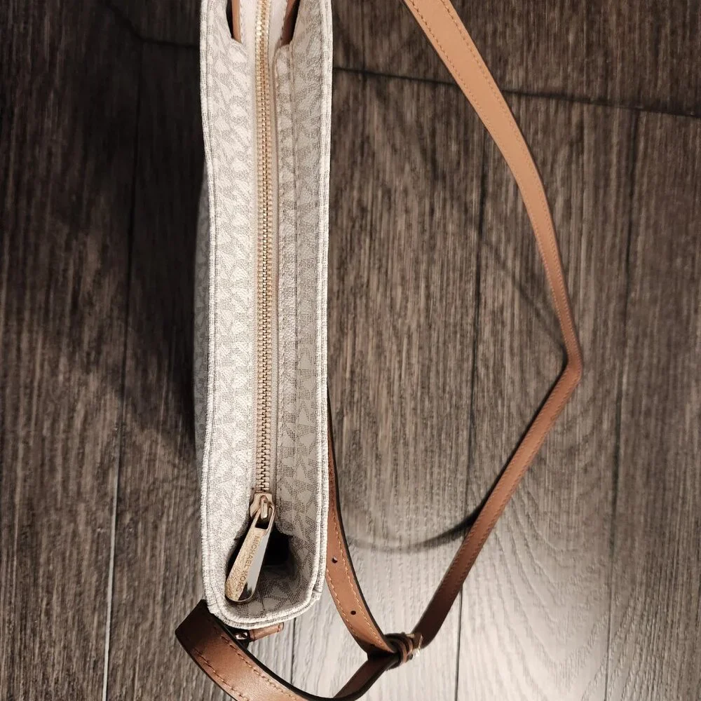 Michael Kors Crossbody Bag - Picture 5 of 6
